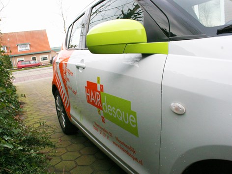 Detail spiegel autobelettering Hairdesque